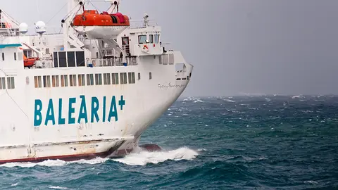 El Passi&oacute; per Formentera saliendo del Puerto de Ceuta3