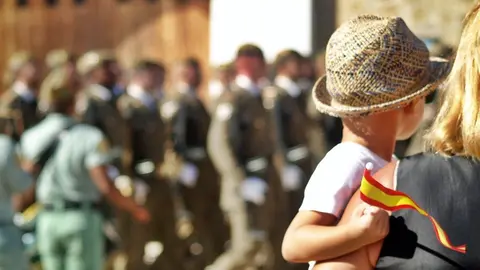 militares ni&ntilde;o bandera espa&ntilde;a