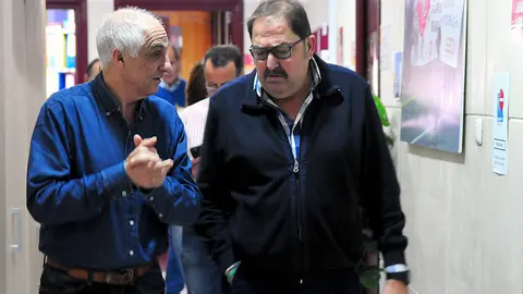 Juan Luis Ar&oacute;stegui y Juan Carlos P&eacute;rez, a su llegada a la sala de prensa del edificio sindical
