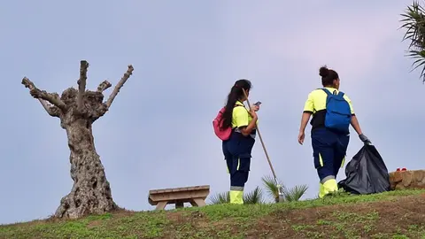 Dos operarias del Plan de Empleo