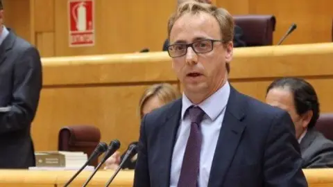 guillermo mart&iacute;nez senado peque&ntilde;a
