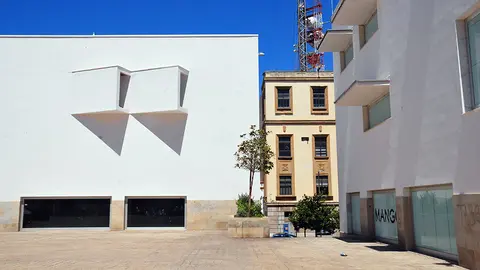 Edificio a&uacute;n en desuso de la Manzana de Revell&iacute;n