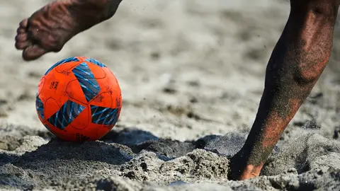 F&uacute;tbol playa. Foto FFCE