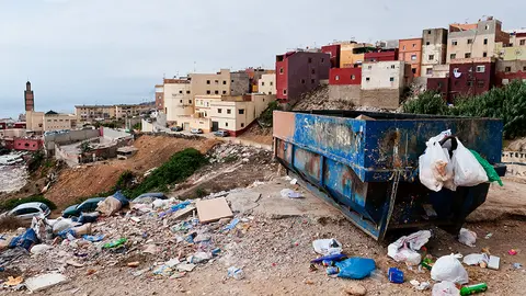 Basura y escombros en Pr&iacute;ncipe Felipe