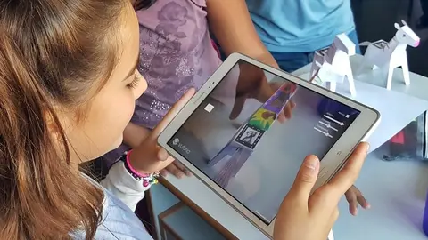 ni&ntilde;a tablet internet