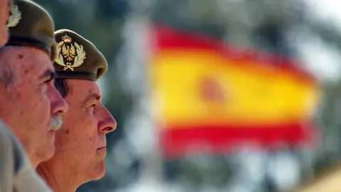 comandante general bandera militares soldados