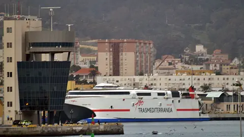 puerto capitan&iacute;a mar&iacute;tima barco acciona