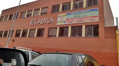 Fachada del IES Abyla