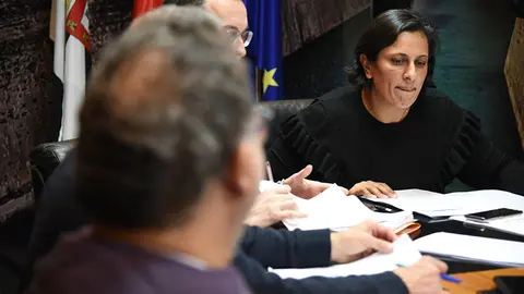 Kissi Chandiramani, durante la reuni&oacute;n con la Mesa Negociadora