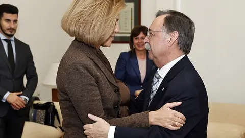 Vivas ministra defensa cospedal 02