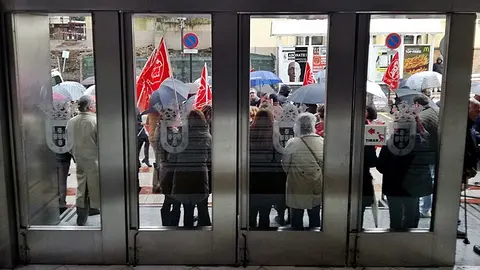 concentraci&oacute;n ciudad sindicatos ugt ccoo csif asamblea 04