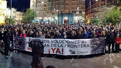 manifestaci&oacute;n frontera apaisada