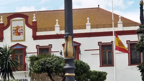 bandera comandancia media asta