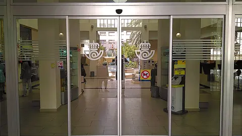 Correos puerta