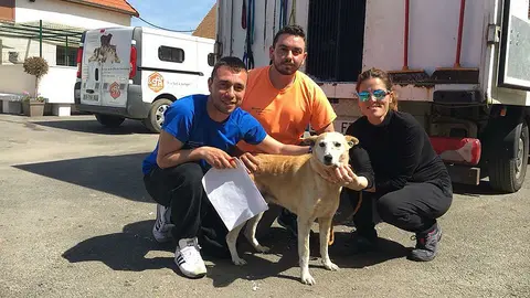 Ana, Javi y Juan Carlos a su llegada a Francia