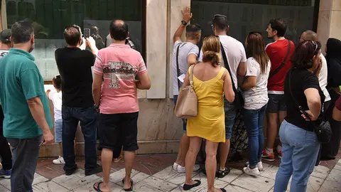 Desempleados consultan las listas de los Planes de Empleo