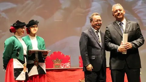 dur&aacute;n cruz roja medalla autonom&iacute;a