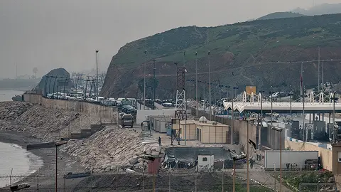Vista del lado marroqu&iacute; de la frontera del Tarajal