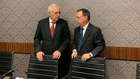 Vivas e Imbroda durante su encuentro en M&aacute;laga