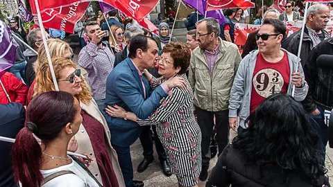 Manuel Hern&aacute;ndez saluda a Salvadora Mateos (1 de 1)