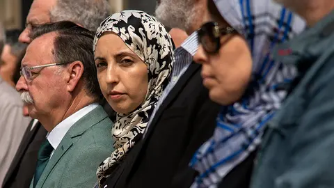 JUan Vivas y Fatima Hamed, durante el minuto de silencio