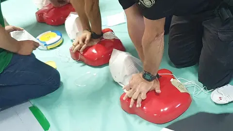 reanimaci&oacute;n polic&iacute;a rcp