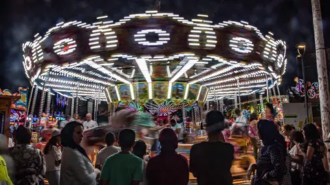 Bebe pone el broche a una jornada de afluencia masiva en la Feria (1 de 24)
