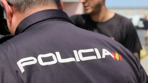 Un polic&iacute;a nacional