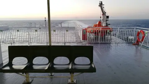 traves&iacute;a barco estrecho 2