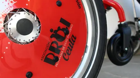 Silla de ruedas con el logo de PROI.
