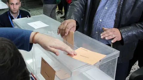 elecciones urnas voto