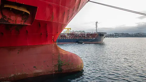 Muelle Poniente barco puerto-1