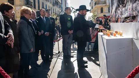 Endendido de velas en memoria de los seis millones de v&iacute;ctimas