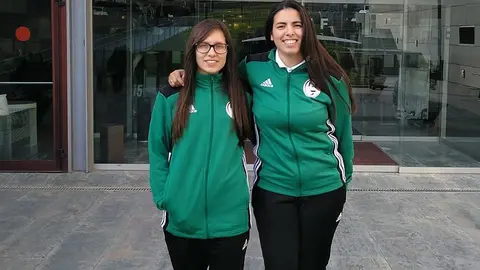 Las &aacute;rbitras Shayma Ahmed y Chakira Mulud