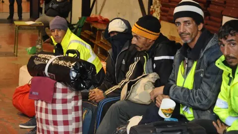 migrantes esperando para entrar libertad