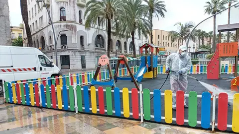 Desinfecci&oacute;n de parque infantil