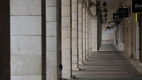 Gran V&iacute;a Hosyteler&iacute;a terrazas cerrado tiendas cuarentena