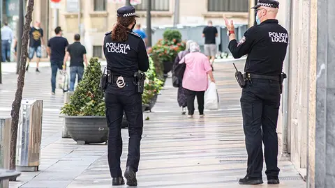 Polic&iacute;a Local Calle REal