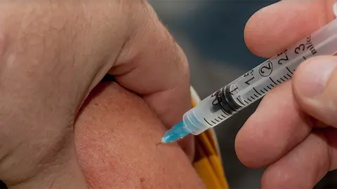 Vacuna de la gripe. Imagen de recurso