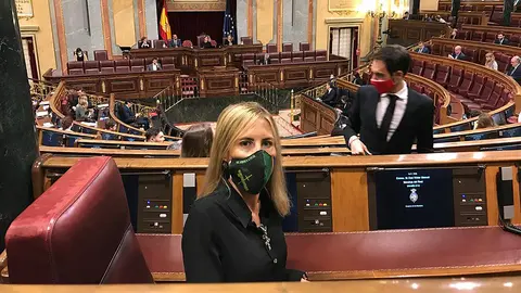 Teresa L&oacute;pez, con mascarilla, en el Congreso de los Diputados