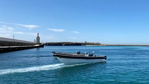 embarcaci&oacute;n guardia civil inmigrantes
