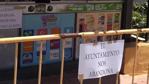 Uno de los negocios sitiados por la obra de Tragsa