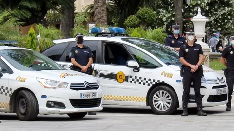 polic&iacute;a local mascarilla apaisada