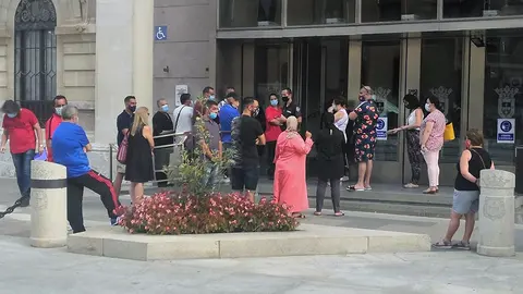 Cola en el Ayuntamiento