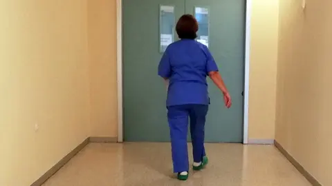 enfermera hospital apaisada