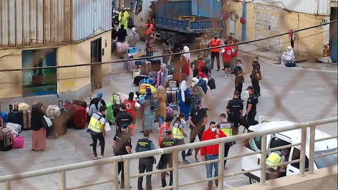 Repatriaci&oacute;n. Naves del Tarajal. Foto CeutaTV