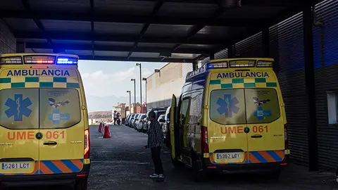 Dos ambulancias en el &aacute;rea de Urgencias del HUCE