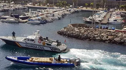 lancha hach&iacute;s guardia civil apaisada