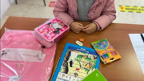 alumna colegio material escolar libros jpg