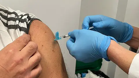 Vacunaci&oacute;n de sanitarios. Foto Ingesa